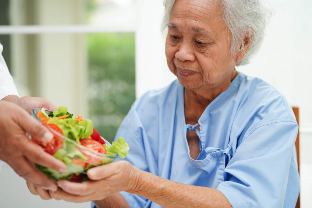 What to Do When the Elderly Refuse to Eat?