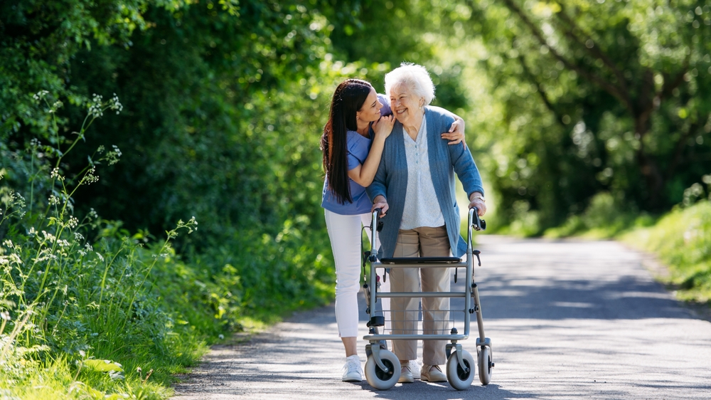 6 Ways Elderly Caregiving Services Help the Entire Family