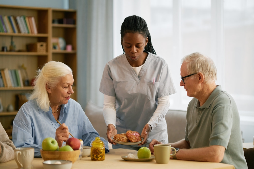 Who can help families arrange dependable home care in Chatsworth and the vicinity?